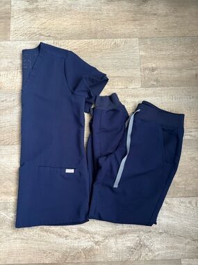 Figs Scrub Set in Navy Size XS top and XXS bottom